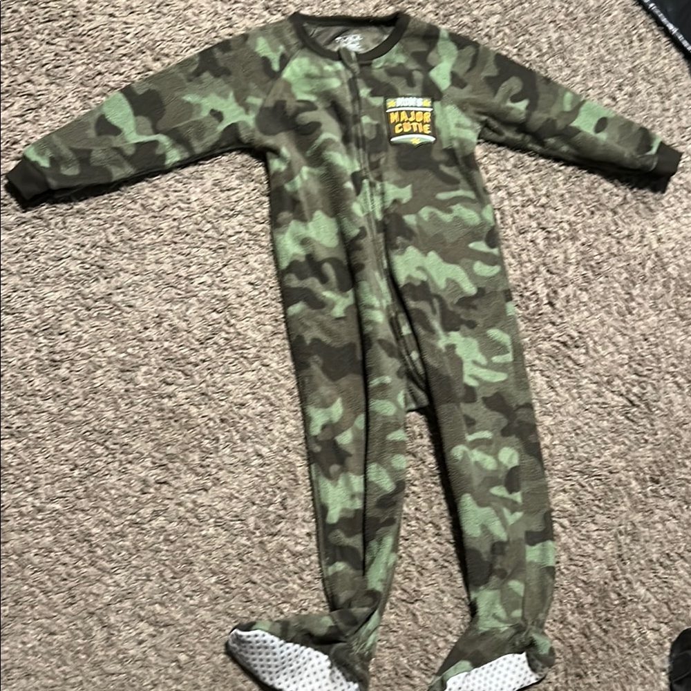 The Children's Place Camouflage Footies in Green and Black